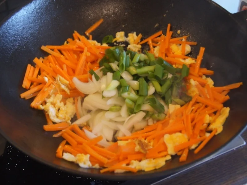 Mie-Nudeln mit Ei, Gemüse und Sprossen - Rezept - Bild Nr. 6044