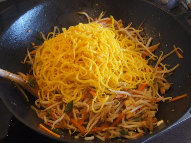 Mie-Nudeln mit Ei, Gemüse und Sprossen - Rezept - Bild Nr. 6047