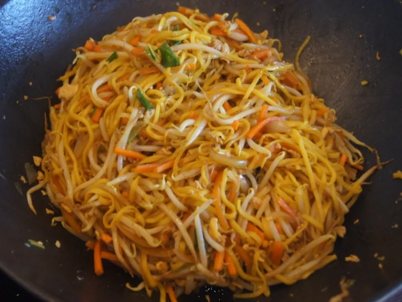 Mie-Nudeln mit Ei, Gemüse und Sprossen - Rezept - Bild Nr. 6048