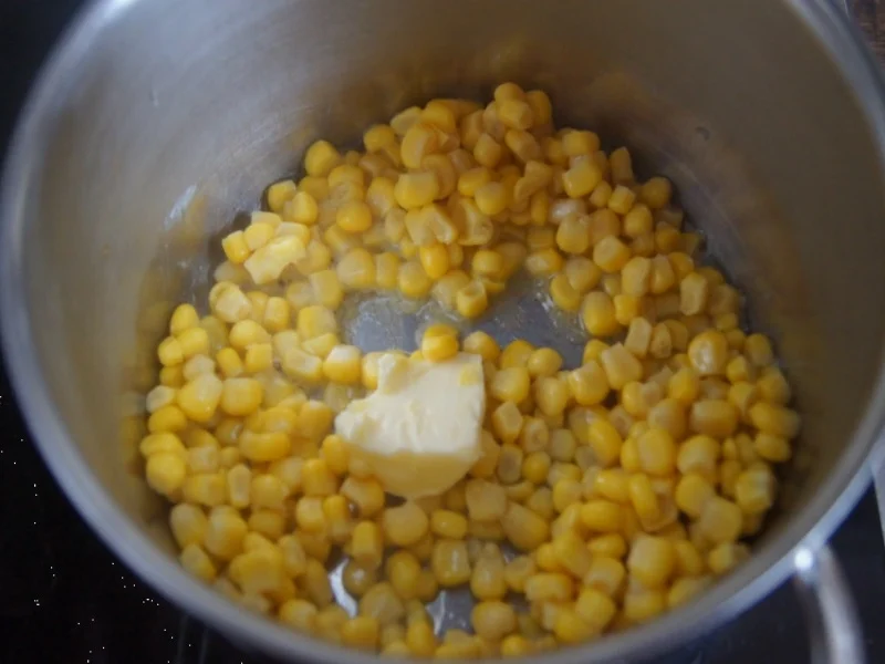 Schweinerückenschnitzel mit Buttermais und gelben Kümmel-Kartoffeln - Rezept - Bild Nr. 6052