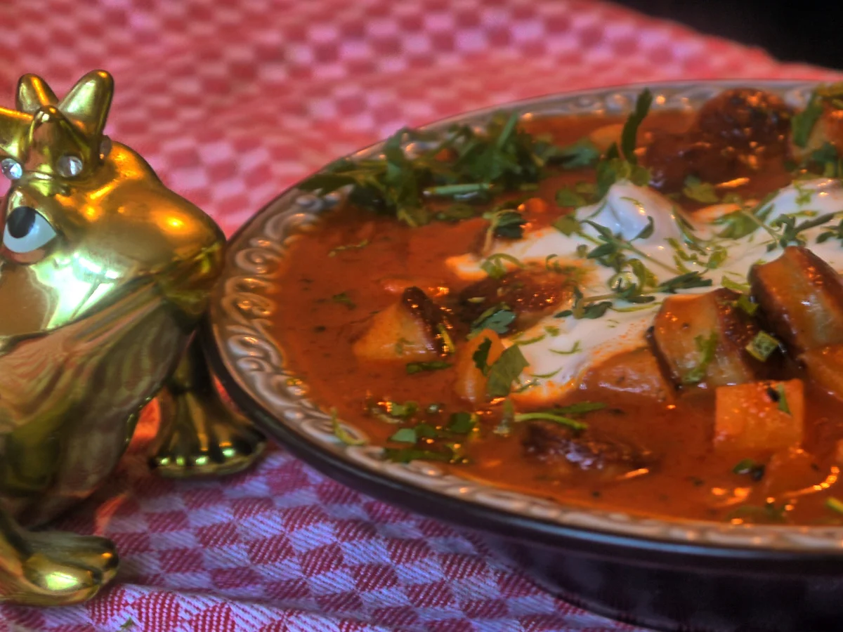 Rezept: Currywurstgulasch Bild Nr. 2 Currywurstgulasch - Rezept - Bild Nr. 2