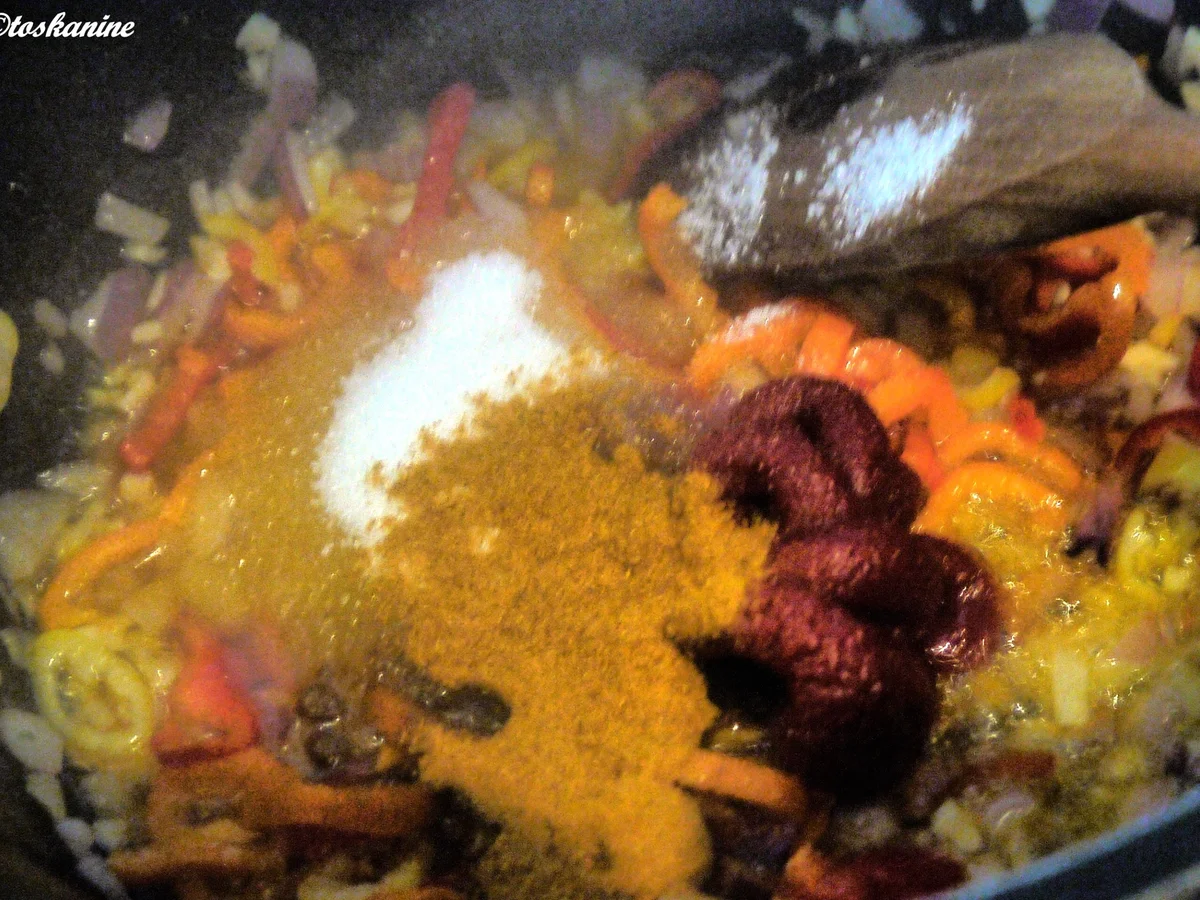 Rezept: Currywurstgulasch Bild Nr. 6 Currywurstgulasch - Rezept - Bild Nr. 6