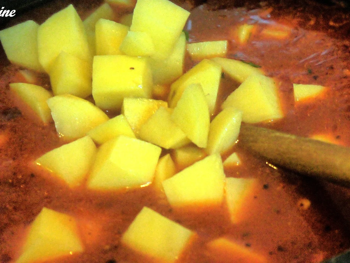 Rezept: Currywurstgulasch Bild Nr. 8 Currywurstgulasch - Rezept - Bild Nr. 8