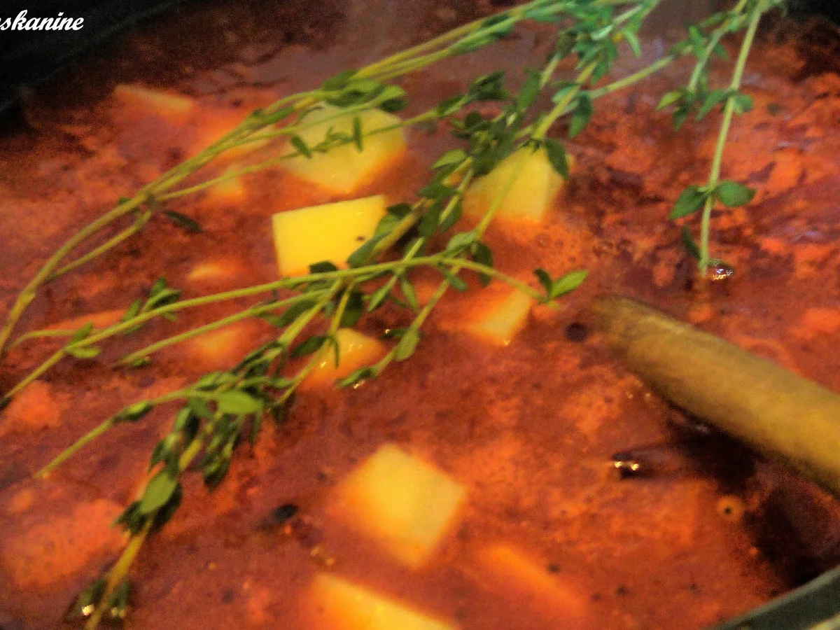 Rezept: Currywurstgulasch Bild Nr. 9 Currywurstgulasch - Rezept - Bild Nr. 9