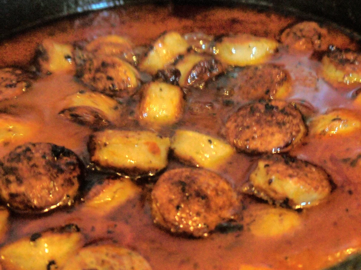 Rezept: Currywurstgulasch Bild Nr. 11 Currywurstgulasch - Rezept - Bild Nr. 11