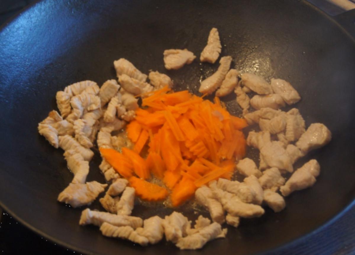 Thailändisches rotes Curry mit gelben Basmati Reis - Rezept - Bild Nr. 6044