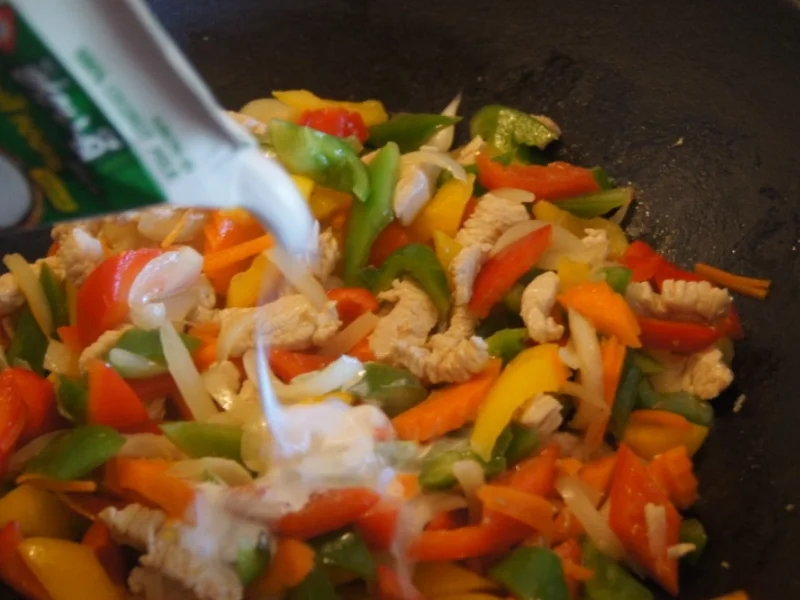 Rezept: Thailändisches rotes Curry mit gelben Basmati Reis Bild Nr. 6047 Thailändisches rotes Curry mit gelben Basmati Reis - Rezept - Bild Nr. 6047