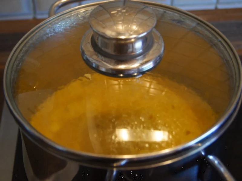 Rezept: Thailändisches rotes Curry mit gelben Basmati Reis Bild Nr. 6051 Thailändisches rotes Curry mit gelben Basmati Reis - Rezept - Bild Nr. 6051