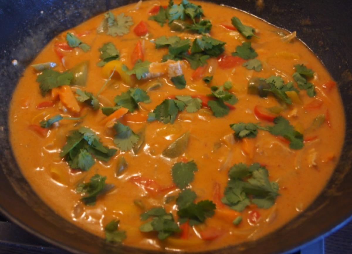 Thailändisches rotes Curry mit gelben Basmati Reis - Rezept - Bild Nr. 6052