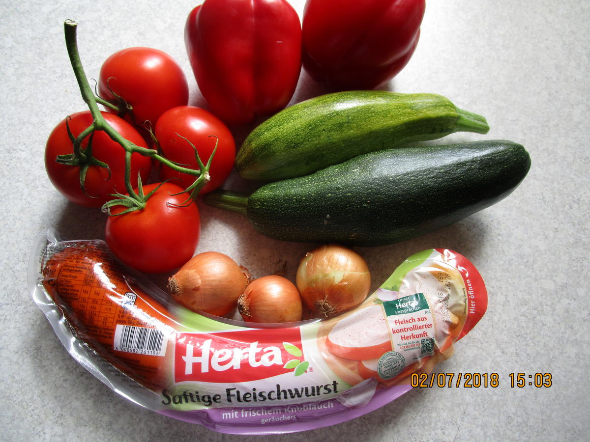 Ein frischer Sommersalat aus Zucchini, Tomaten und Paprika - Rezept - Bild Nr. 6061