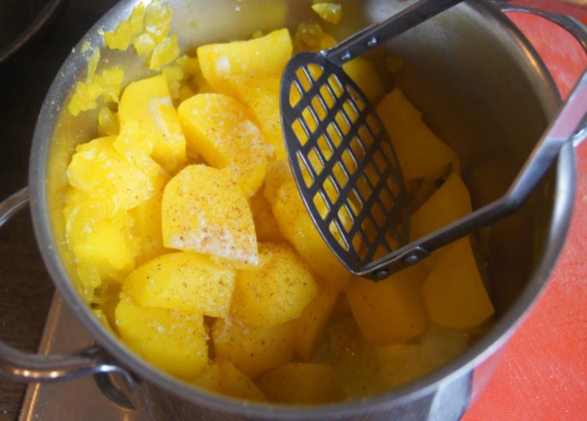 Spare Ribs mit Gurkensalat und gelben Zwiebel-Kartoffelstampf - Rezept - Bild Nr. 6061