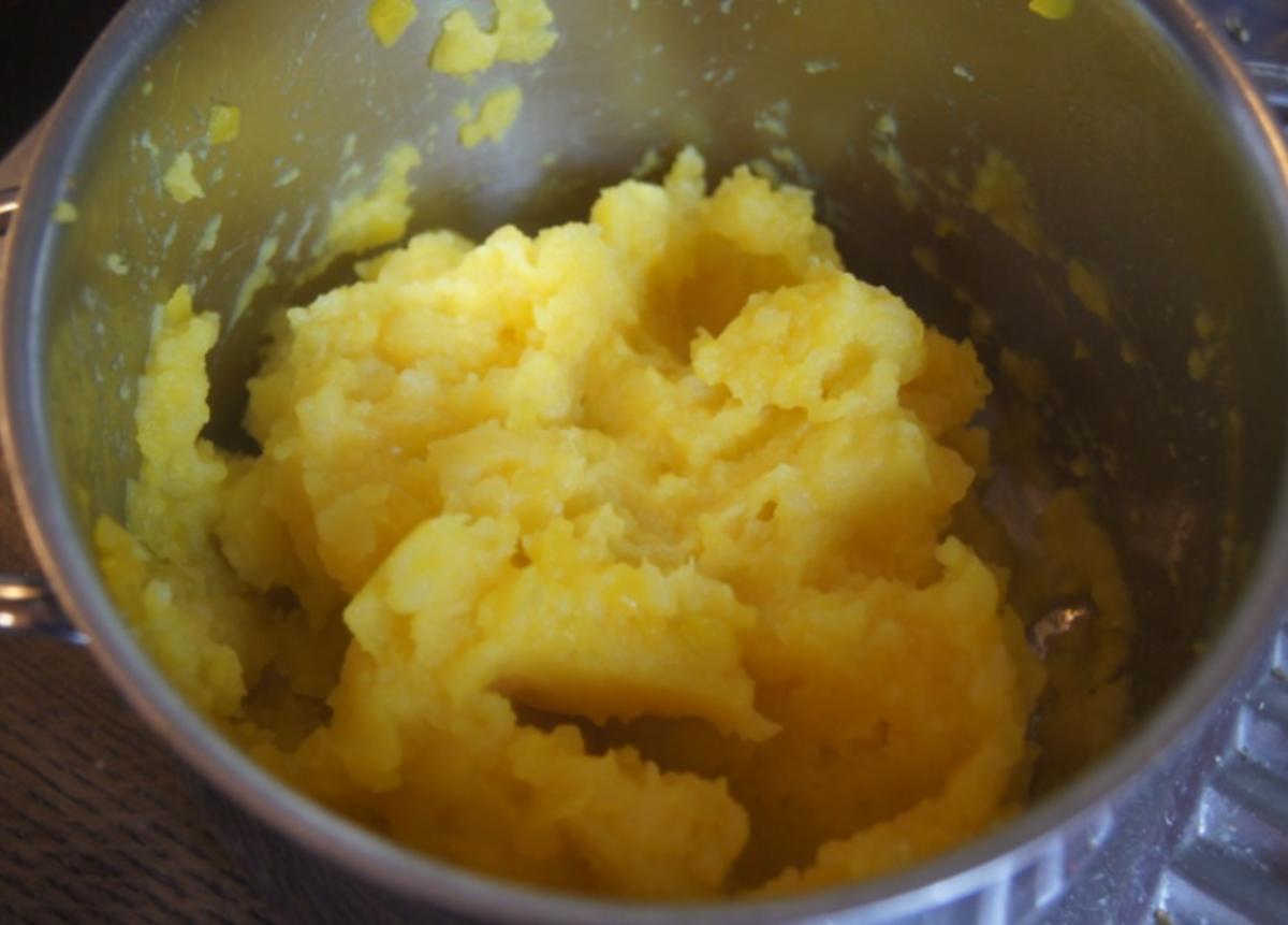 Spare Ribs mit Gurkensalat und gelben Zwiebel-Kartoffelstampf - Rezept - Bild Nr. 6062