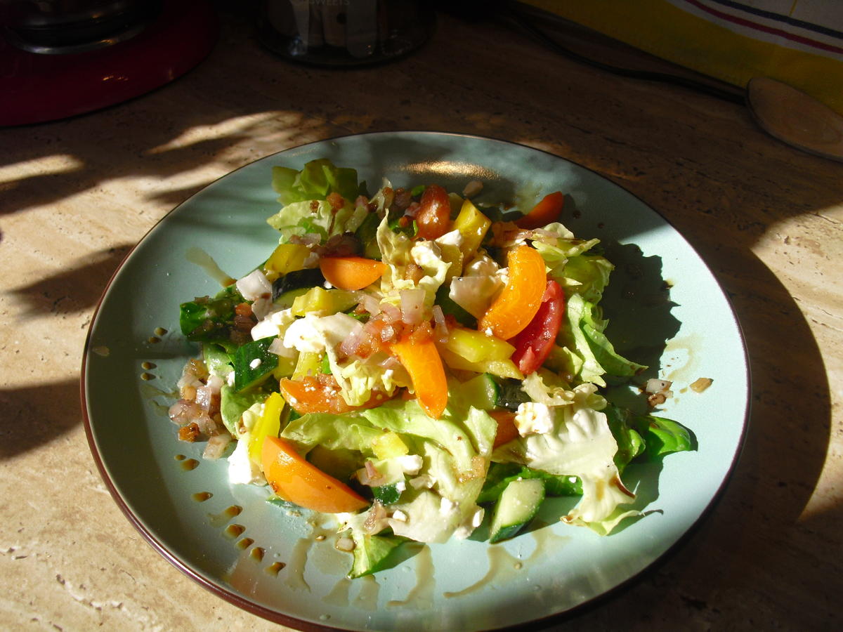 Ein bunter erfrischender Salat - Rezept - Bild Nr. 6051