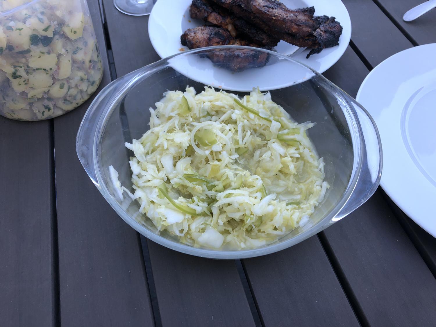 Krautsalat Milder Krautsalat aus Spitzkohl mit grüner Paprika - Rezept ...