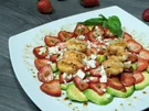 Avocado-Erdbeer-Carpaccio mit Garnelenspießen und Feta - Rezept - Bild Nr. 6051