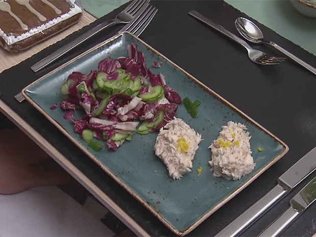 Forellenmousse-Nocken an Radiccio-Gurken-Salat - Rezept - Bild Nr. 2