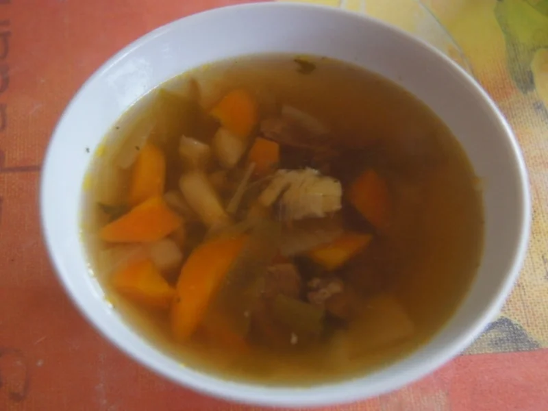 Rezept: Kräftige Rindfleischsuppe mit Gemüse Bild Nr. 2 Kräftige Rindfleischsuppe mit Gemüse - Rezept - Bild Nr. 2