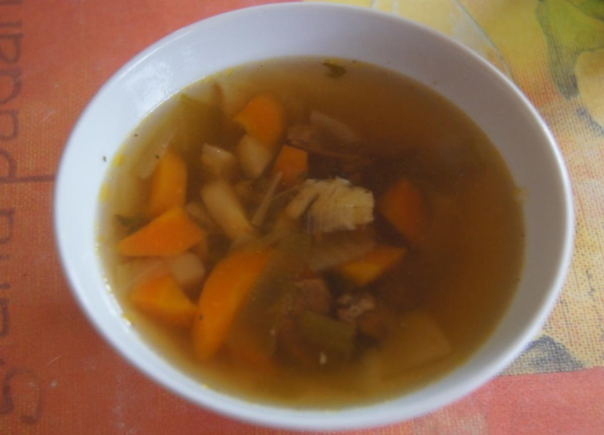 Kräftige Rindfleischsuppe mit Gemüse - Rezept - kochbar.de