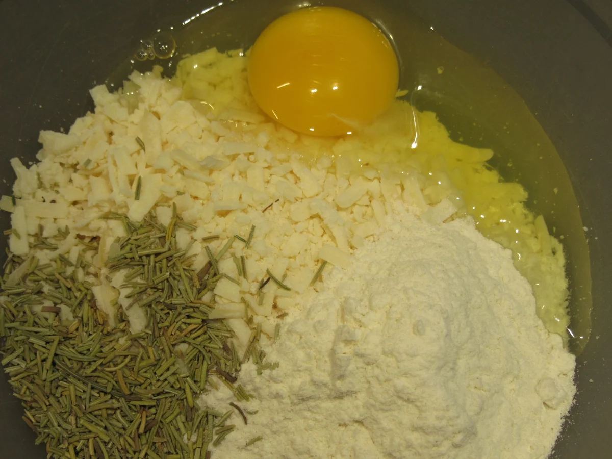 Rezept: Pikantes Backen: Parmesanplätzchen Bild Nr. 6061 Pikantes Backen: Parmesanplätzchen - Rezept - Bild Nr. 6061