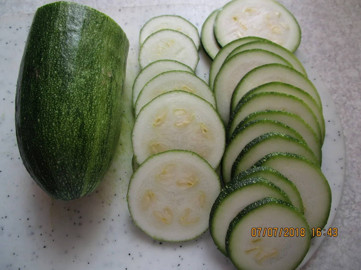 Die nächste Vitaminbombe mit Zucchini, Tomaten und Feta-Käse - Rezept - Bild Nr. 6063