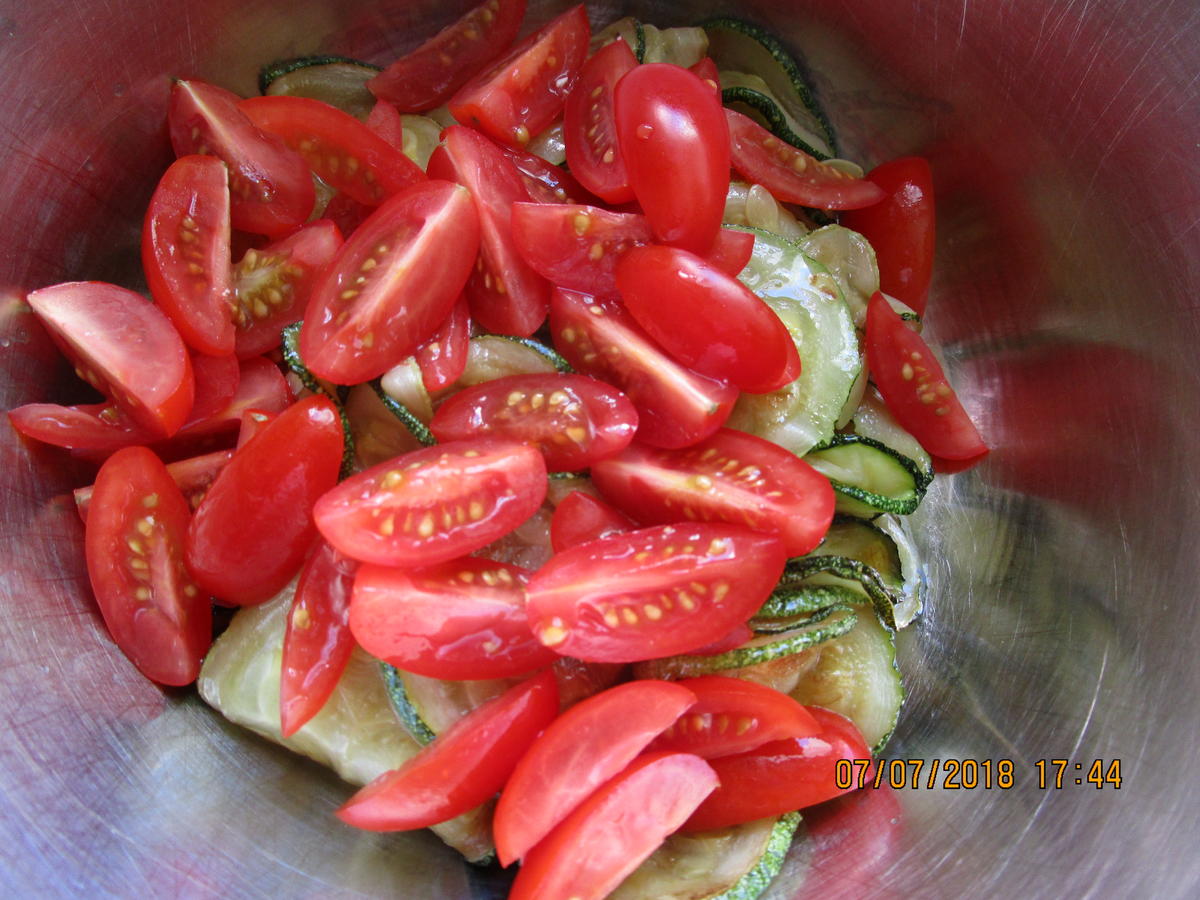 Die nächste Vitaminbombe mit Zucchini, Tomaten und Feta-Käse - Rezept - Bild Nr. 6067