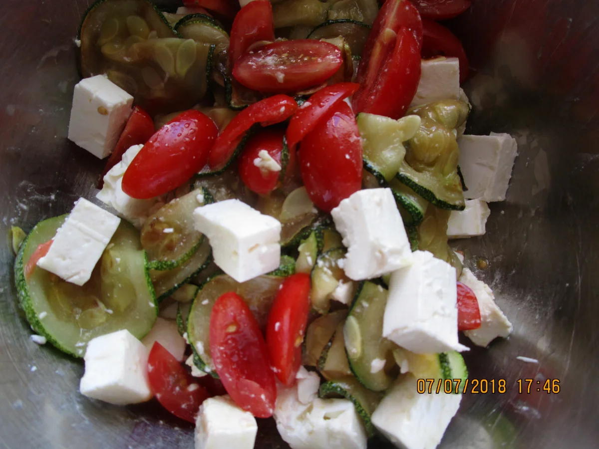 Die nächste Vitaminbombe mit Zucchini, Tomaten und Feta-Käse - Rezept - Bild Nr. 6068