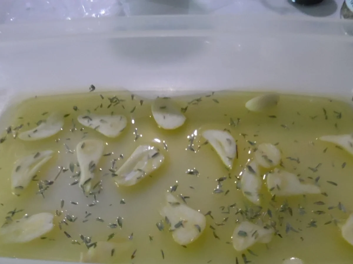 Lammrücken vom Grill, scharfer Feta-Bohnensalat und Ajvar-Feta-Creme - Rezept - Bild Nr. 7