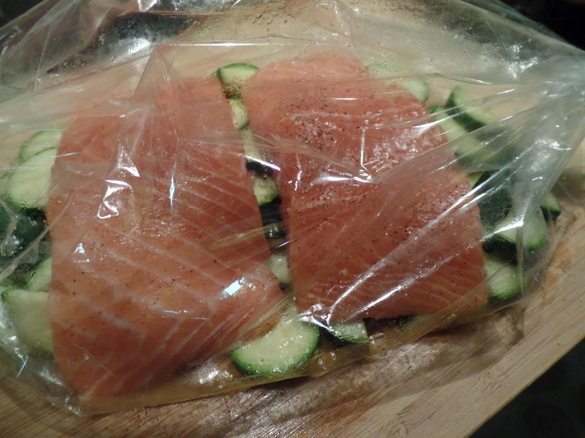 Lachs mit Zucchini und Dillcreme - Rezept - kochbar.de