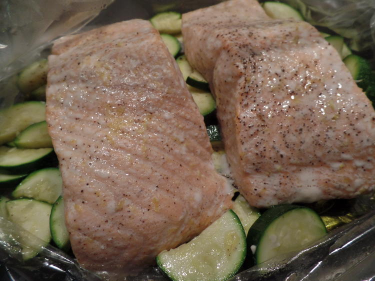 Lachs mit Zucchini und Dillcreme - einfach - von Sheeva1960