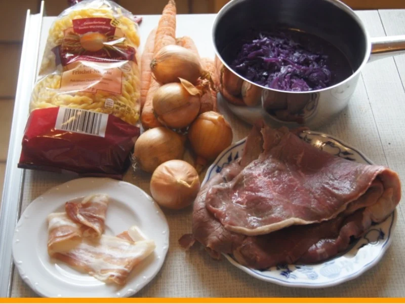 Rezept: Rinderroulade mit herzhafter Sauce, Rotkohl und Nudeln Bild Nr. 6061 Rinderroulade mit herzhafter Sauce, Rotkohl und Nudeln - Rezept - Bild Nr. 6061