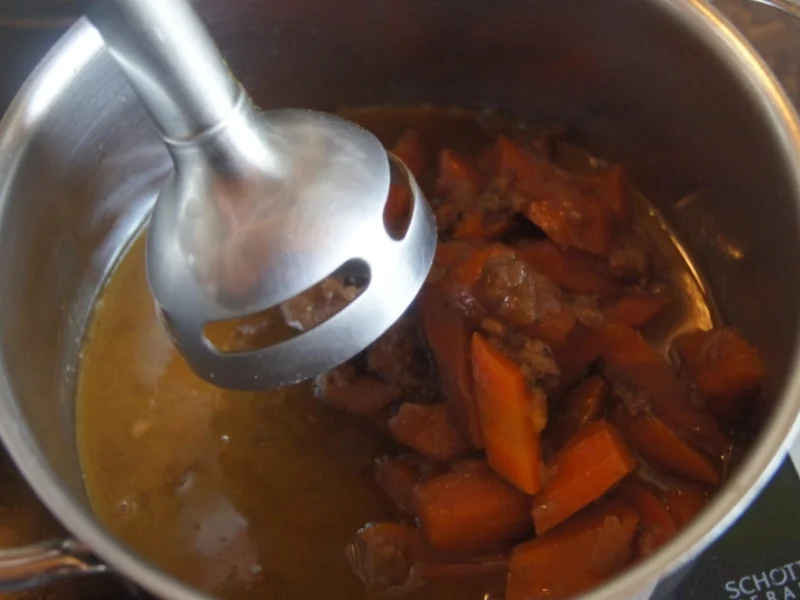 Rezept: Rinderroulade mit herzhafter Sauce, Rotkohl und Nudeln Bild Nr. 6069 Rinderroulade mit herzhafter Sauce, Rotkohl und Nudeln - Rezept - Bild Nr. 6069