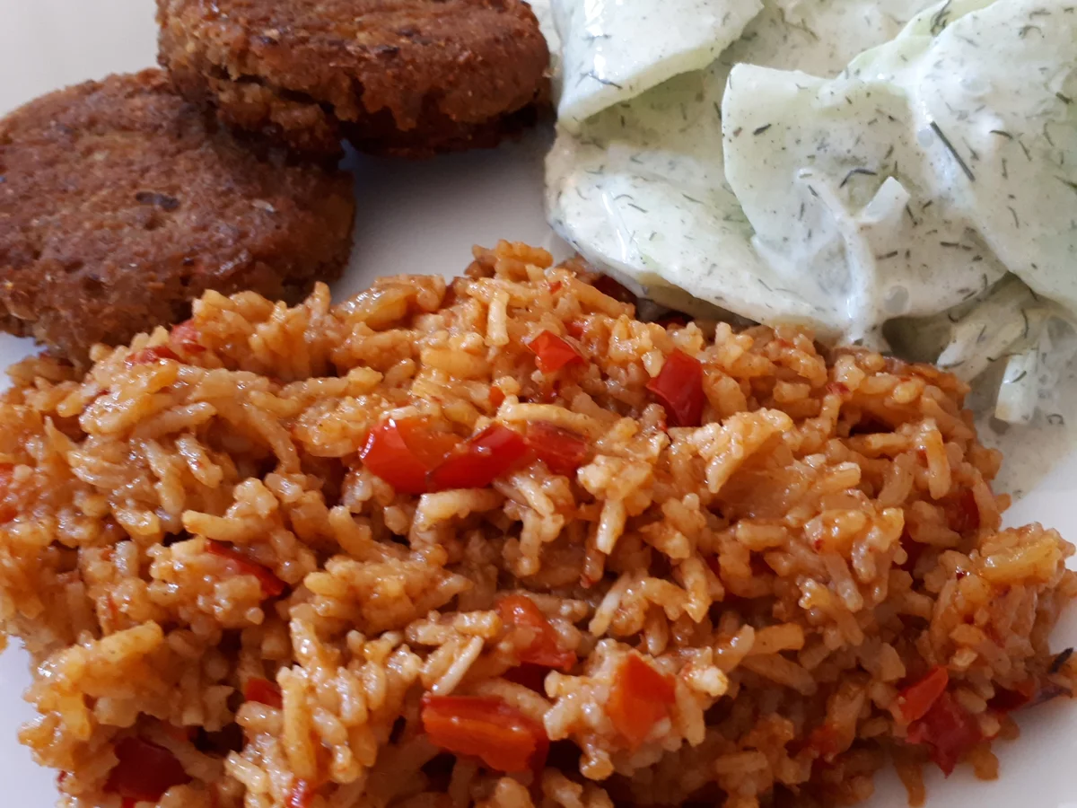 Rezept: Paprika-Reis und Gurkensalat Bild Nr. 2 Paprika-Reis und Gurkensalat - Rezept - Bild Nr. 2