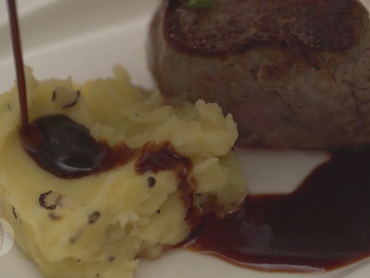 Kalbsfilet mit getrüffeltem Kartoffelstampf, frischem Spargel und Kalbsjus - Rezept - Bild Nr. 6060