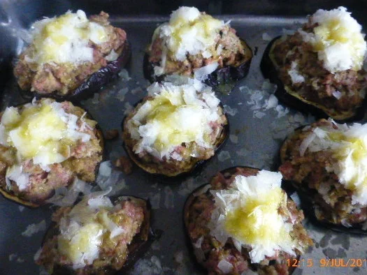 Rezept: Aubergine mit Salsiccia gratiniert und Rosmarinkartoffeln Bild Nr. 6064 Aubergine mit Salsiccia gratiniert und Rosmarinkartoffeln - Rezept - Bild Nr. 6064