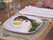 Rezept: Lachs in Grรผnteekruste mit Kokos-Safranreis, Miso-Gemรผse und Mangosoรe Bild Nr. 2 Lachs in Grรผnteekruste mit Kokos-Safranreis, Miso-Gemรผse und Mangosoรe - Rezept - Bild Nr. 2