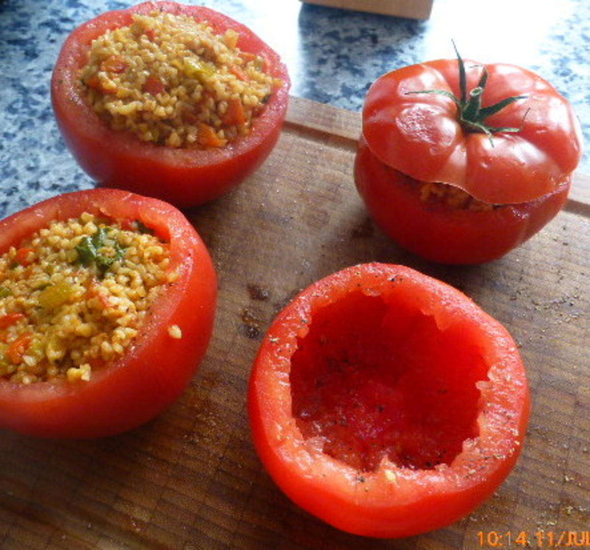 Gebackene Tomaten gefüllt mit Bulgursalat und Minzjoghurt - Rezept - Bild Nr. 6075