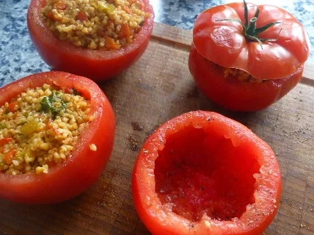 Gebackene Tomaten gefüllt mit Bulgursalat und Minzjoghurt - Rezept - Bild Nr. 6075