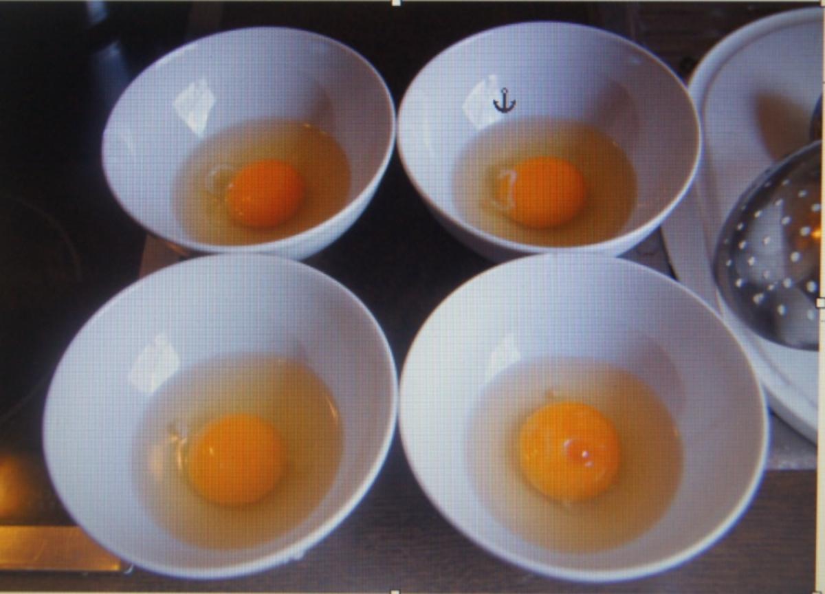 Pochierte Eier mit Kräutern, gelben Kartoffelstampf und Sauce - Rezept - Bild Nr. 6084