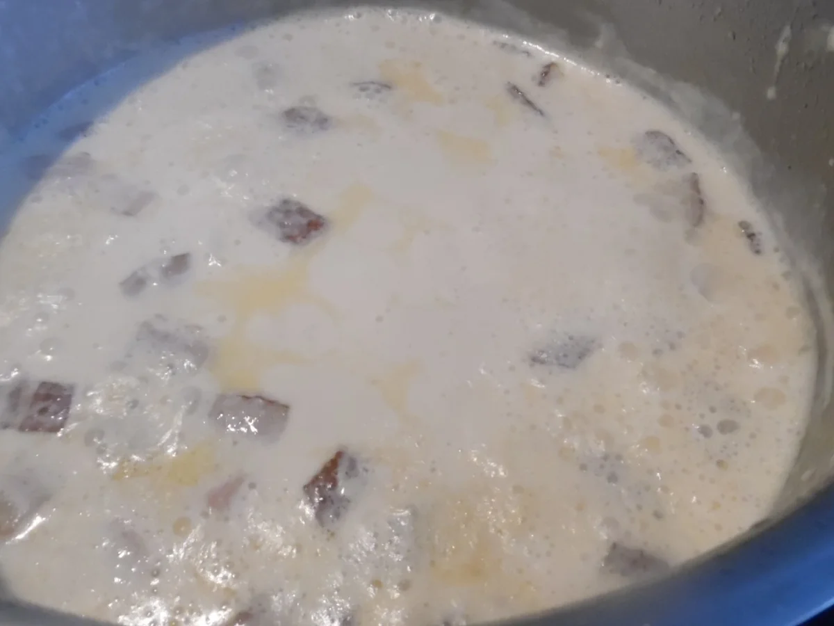 Rezept: Kräuter-Semmel-Knödel in Speck-Rahmsoße Bild Nr. 5 Kräuter-Semmel-Knödel in Speck-Rahmsoße - Rezept - Bild Nr. 5