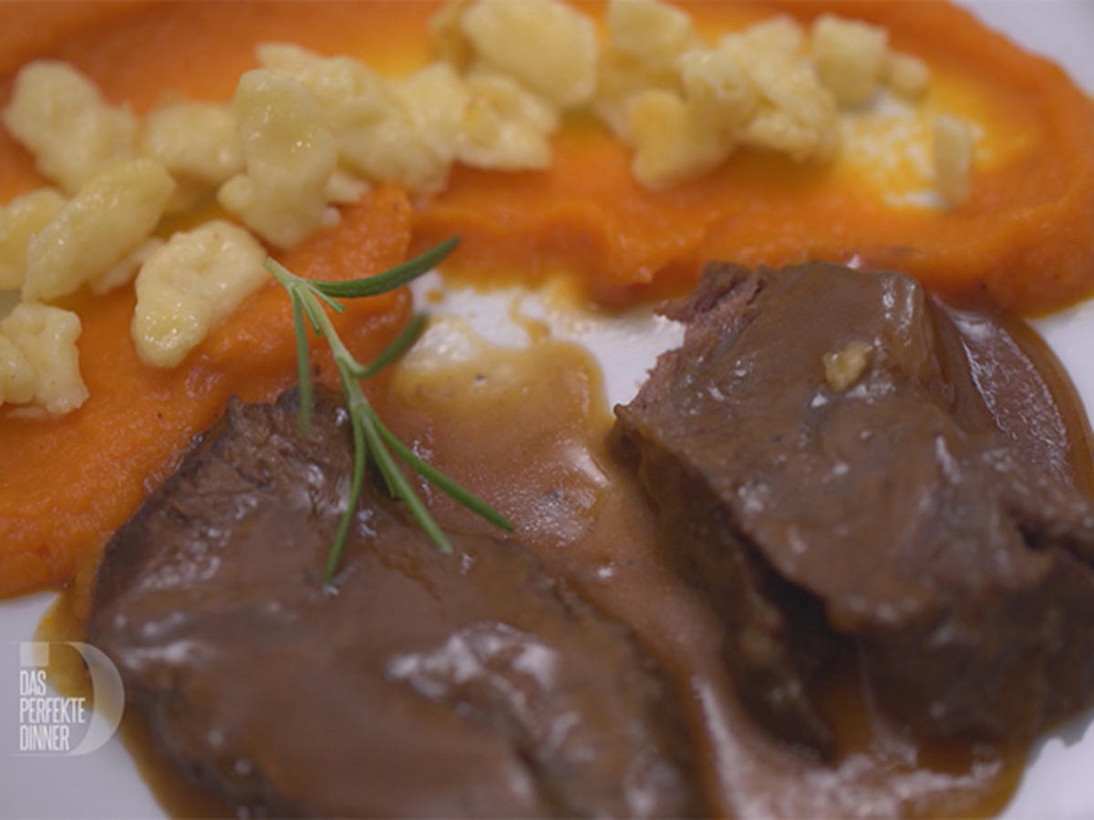 Geschmorte Rinderbacke in Madeirasoße mit Topfenspätzle und
Karottenpüree - Rezept Von Einsendungen Das perfekte Dinner