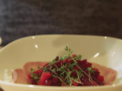 Rote-Bete-Apfel-Salat auf Schinkenbett mit geröstetem Buchweizen - Rezept - Bild Nr. 2