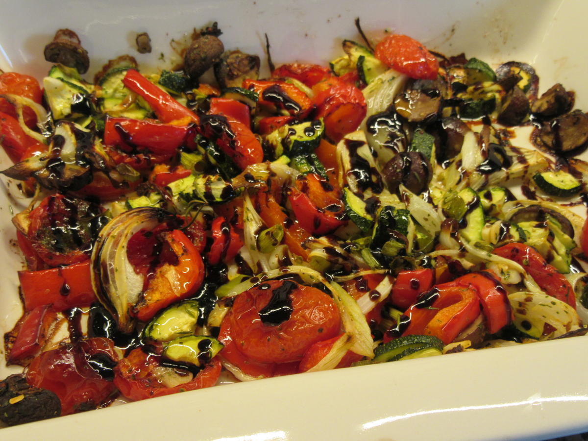 Salate: Pastasalat mit Ofengemüse und marinierten Hähnchenbruststreifen - Rezept - Bild Nr. 6080