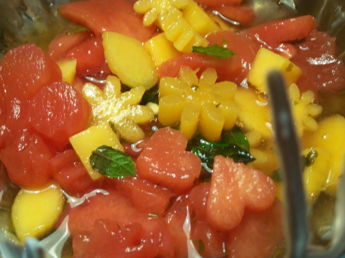 Rezept: Melonefiguren in schokoladiger Schale Bild Nr. 6082 Melonefiguren in schokoladiger Schale - Rezept - Bild Nr. 6082