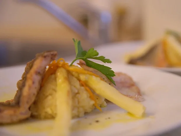 Zweierlei vom Fisch mit Safran Risotto und Orangenspargel - Rezept - Bild Nr. 3