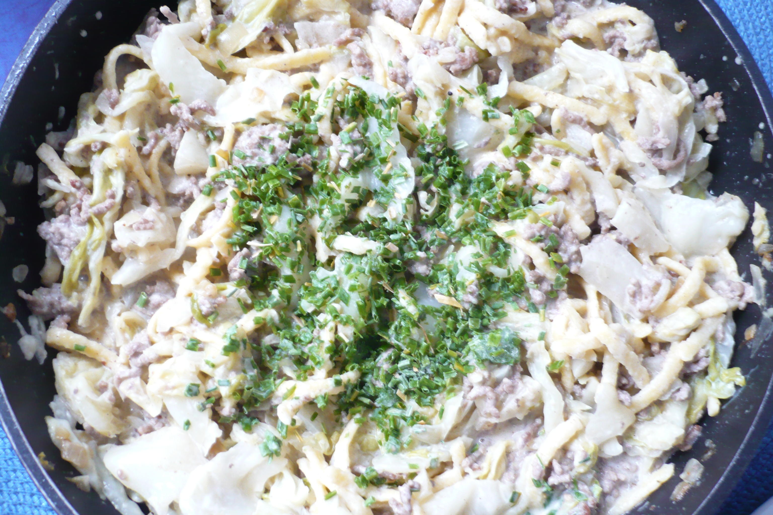 Bilder für Spätzle - Hack - Pfanne mit Spitzkohl - Rezept