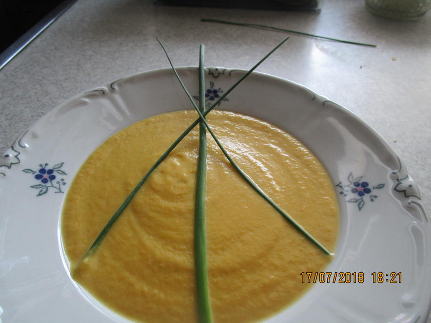 Ein lecker Süppchen aus Zucchini und Möhren - einfach - von federkiel