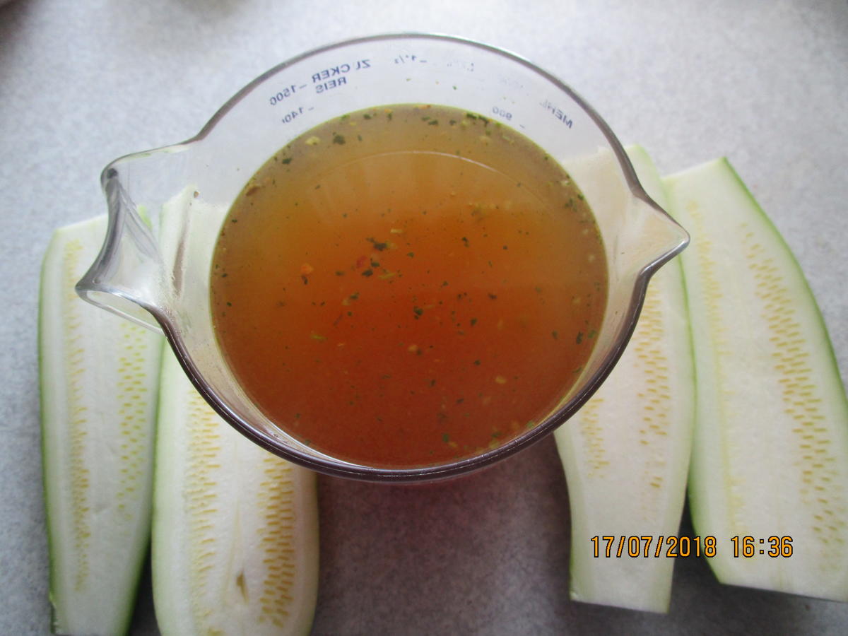 Ein lecker Süppchen aus Zucchini und Möhren - einfach - von federkiel