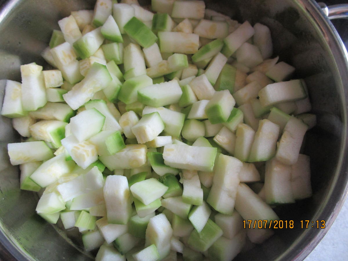 Ein lecker Süppchen aus Zucchini und Möhren - einfach - von federkiel