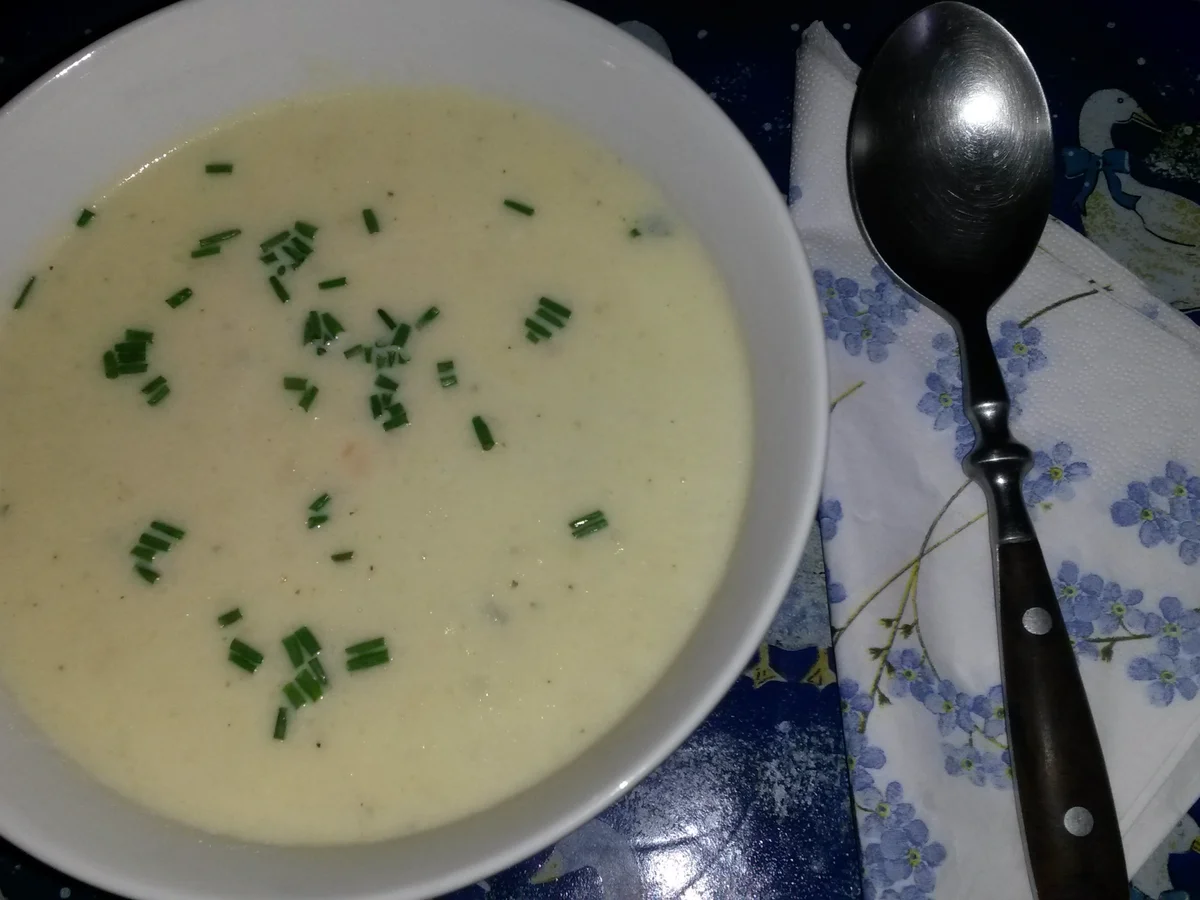 Blumenkohlsuppe mit Parmesansauce - Rezept - Bild Nr. 6093