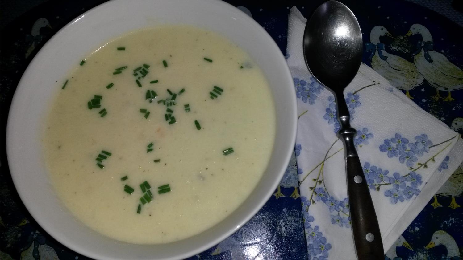 Blumenkohlsuppe mit Parmesansauce - Rezept - kochbar.de